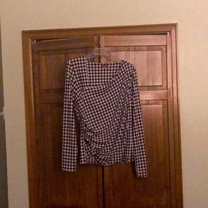 Beautiful NWOT Vince Camuto houndstooth top